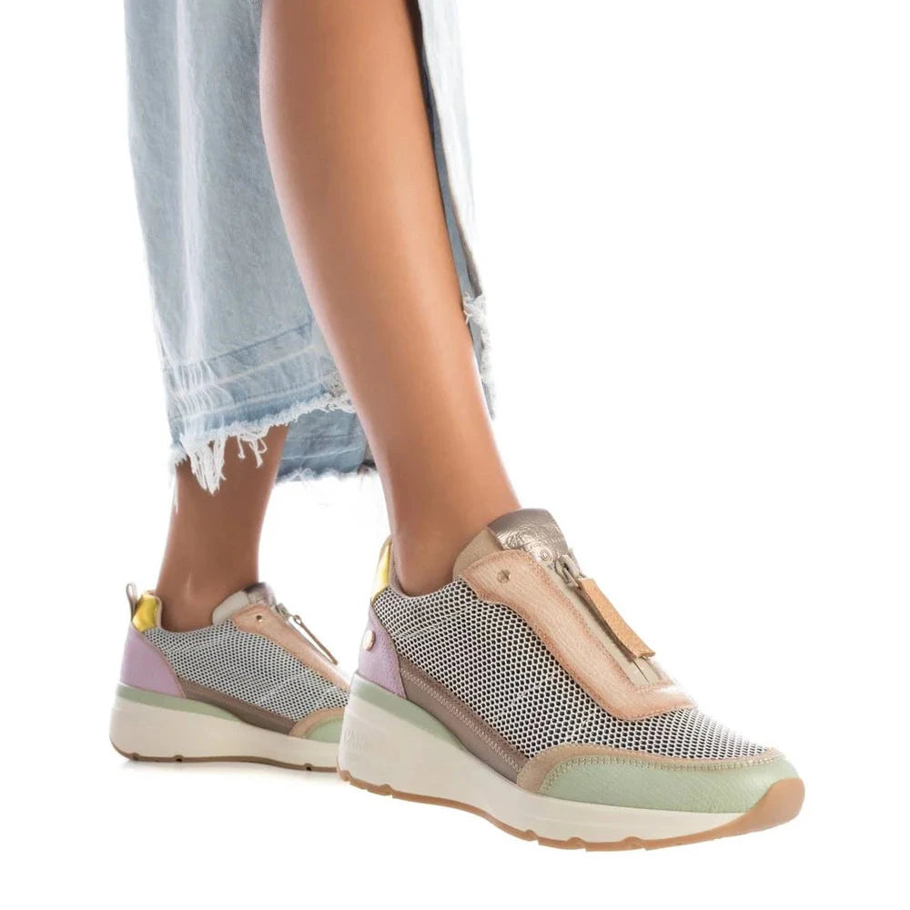 Carmela 161422 Mesh Zippered Sneaker