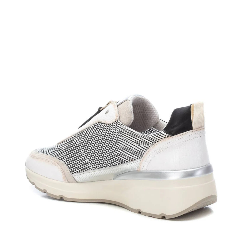 Carmela 161422 Mesh Zippered Sneaker