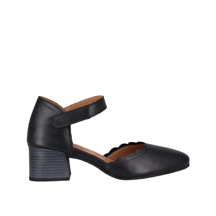 Cabello Safran Closed Heel