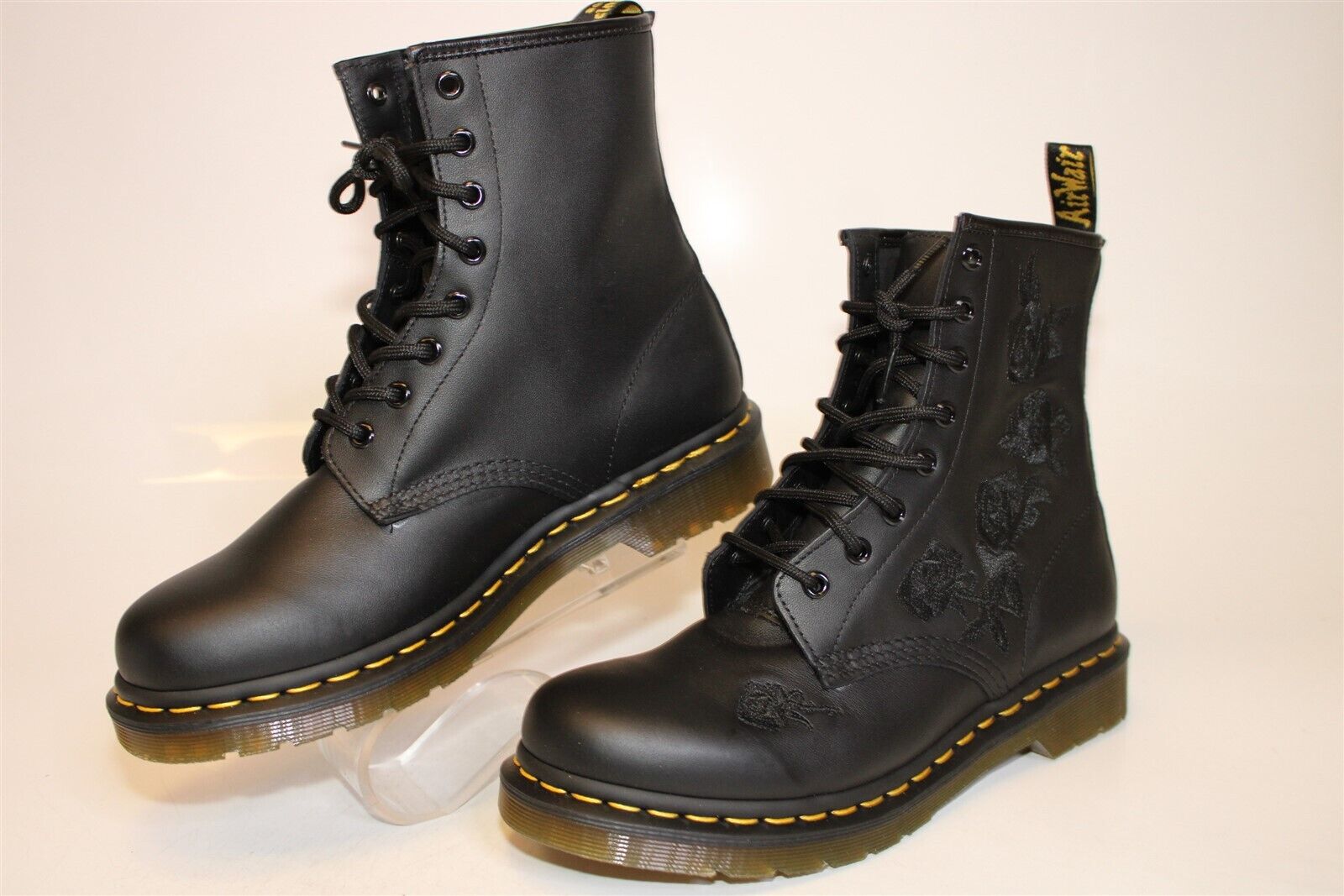 Dr Martens 1460 Vonda 8 Eye Boot Black Softy T-boot Black Roses