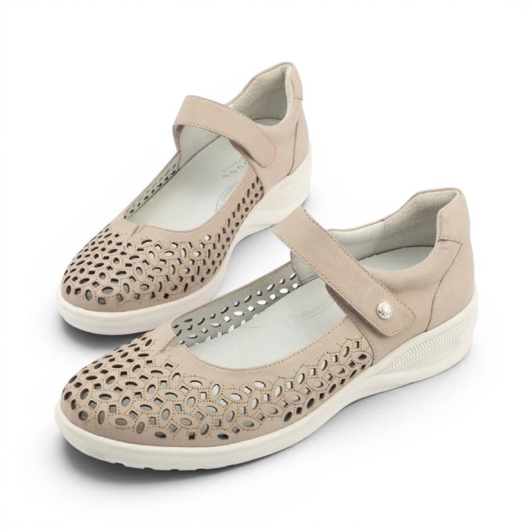 The Happy Shoe Shop Klouds Blissed beige leather Mary Jane shoes with perforated upper and adjustable velcro strap.