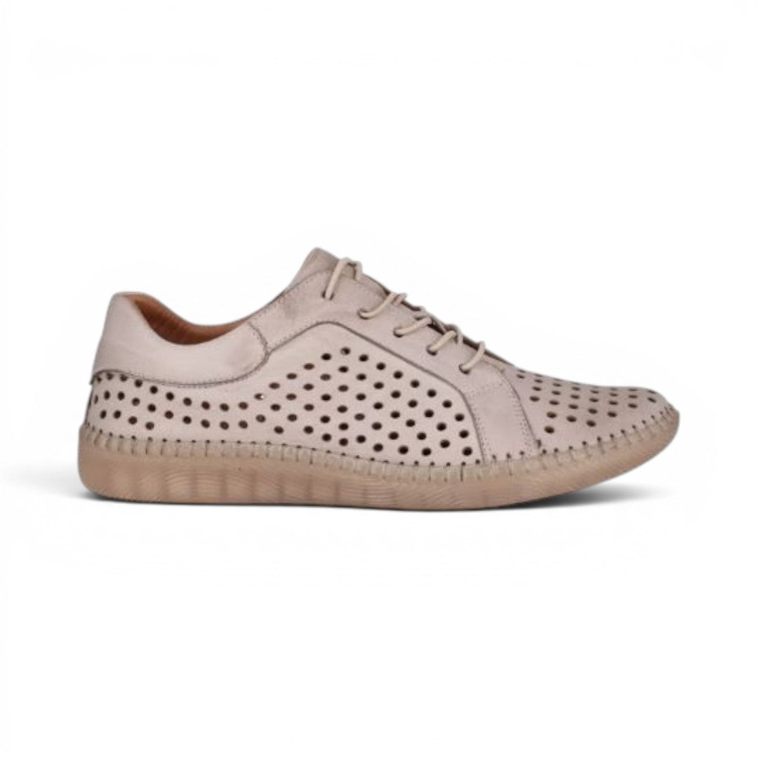 The Happy Shoe Shop Cabello Sing beige perforated leather shoe with elastic laces and a transparent rubber sole.