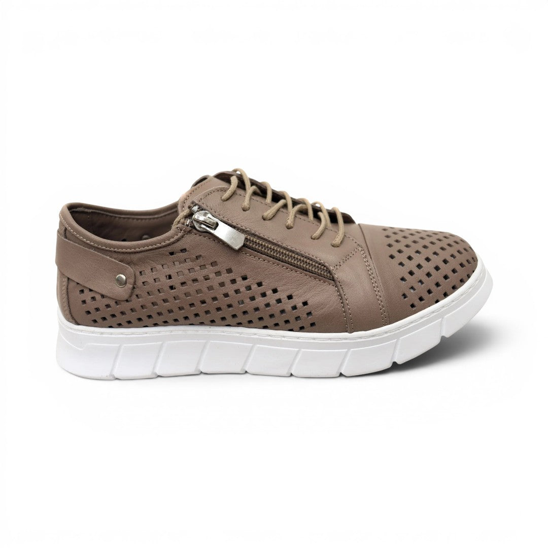 The Happy Shoe Shop Cabello EG172 taupe leather sneaker with punched upper, side zip, laces, and white rubber sole.