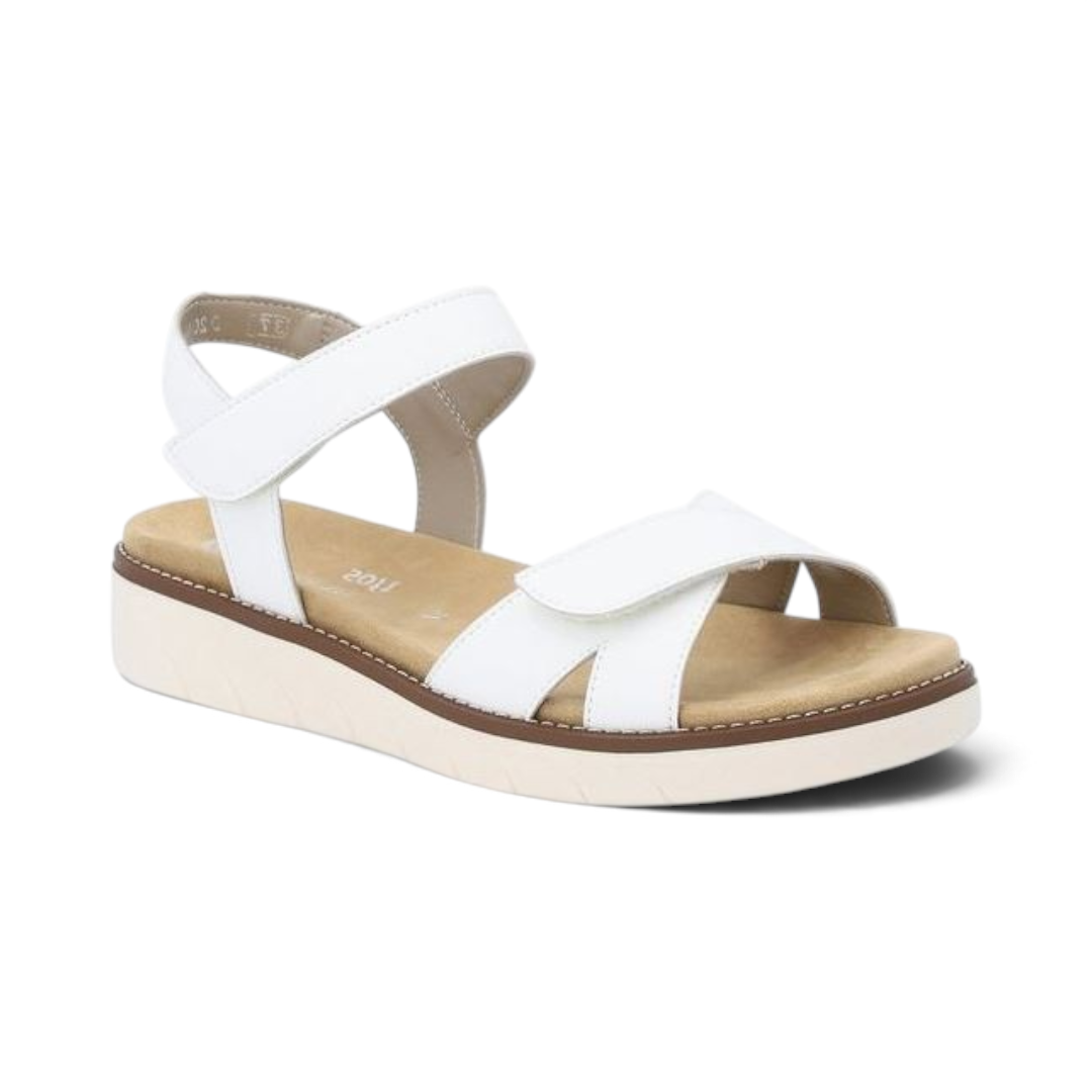 The Happy Shoe Shop Remonte D2049 white leather sandals with adjustable straps and a cushioned ergonomic footbed